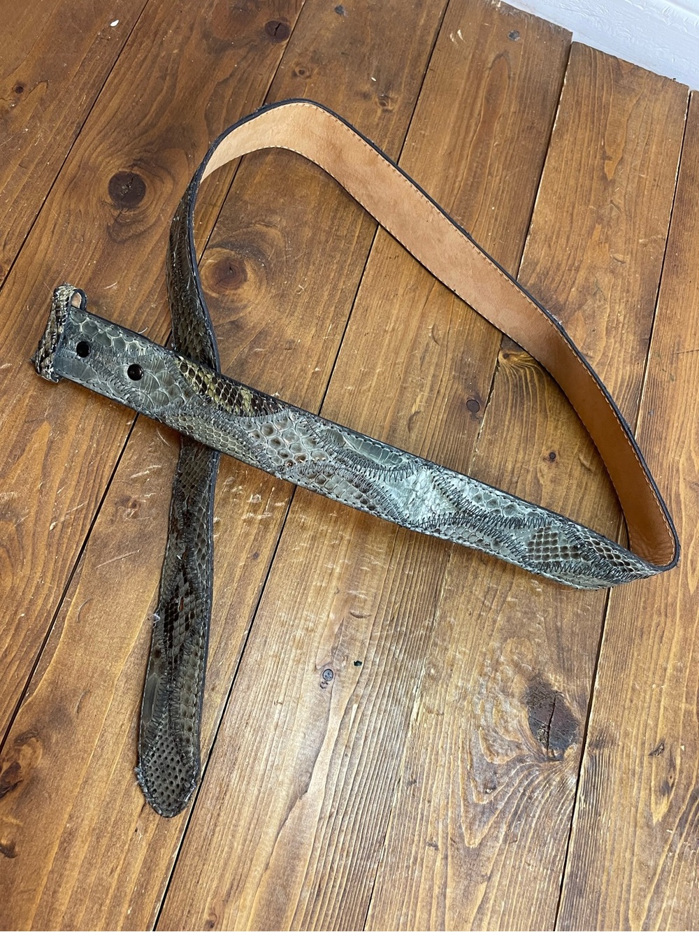 Justin boots gray snakeskin belt no buckle size 38